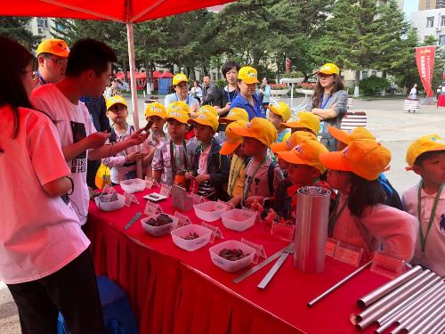 耀彩网举办喜迎建国建院70周年“公众科学日”和“家属日”活动